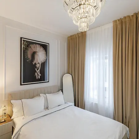 Luxury And Cozy With A Beautiful View Apartment